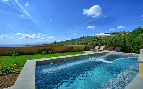 Casa Lionardo: Agua, Nube, Planta, Cielo, Tiempo De Día, Los Recursos Hídricos, Paisaje Natural, Azur, Piscina, Rectángulo