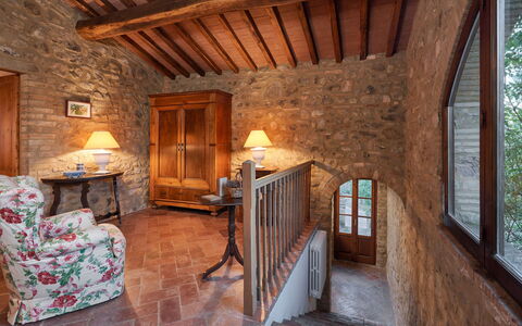 Borgo Al Castello: Mueble, Edificio, Ventana, Marco, Madera, Haz, Suelo, Árbol, Manchas De Madera, Madera Dura