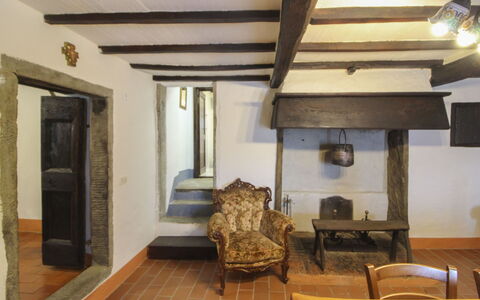 La Casa nel Borgo: Piso, Suelo, Habitación, Techo, Madera Dura, Manchas De Madera