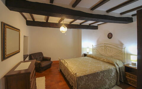 La Casa nel Borgo: Mueble, Diseño De Interiores, Pared, Habitación, Cama, Piso, Techo, Madera, Suelo, Habitación