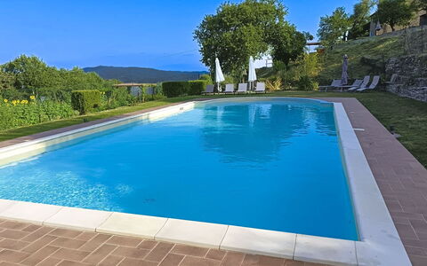 La Casa nel Borgo: Colina, Piscina, Cordillera, Mueble Para Exteriores, Eco Hotel, Losa, Recurso, Cresta, Paisajismo, Zona Tropical