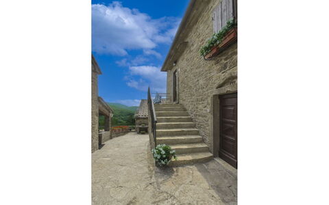 La Casa nel Borgo: Colina, Piscina, Cordillera, Mueble Para Exteriores, Eco Hotel, Losa, Recurso, Cresta, Paisajismo, Zona Tropical