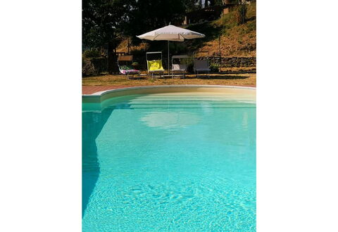 La Casa nel Borgo: Agua, Azur, Rectángulo, Paraguas, Piscina, Edificio, Sombra, Mueble Para Exteriores, Ocio, Tintes Y Sombras