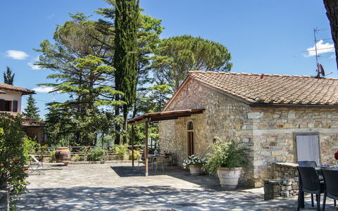 Casa San Piero: Planta, Cielo, Edificio, Propiedad, Ventana, Nube, Árbol, El Terreno Del Lote, Casa, Superficie De La Carretera
