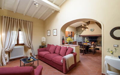 Casa del Fattore: Mueble, Sofá, Mesa, Comodidad, Marco, Decoración, Casa, Diseño De Interiores, Sala, Piso