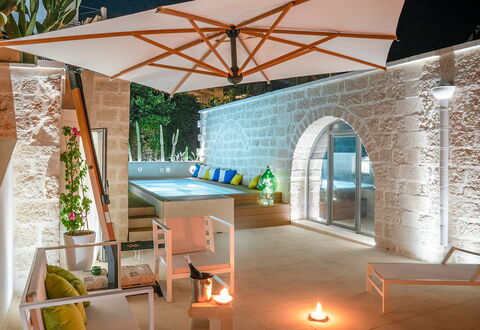 B&b Vico Bianco: Propiedad, Mesa, Diseño De Interiores, Madera, Arquitectura, Piso, Sala, Sombra, Suelo, Bienes Raíces