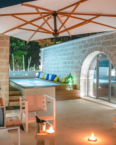 B&b Vico Bianco: Propiedad, Mesa, Diseño De Interiores, Madera, Arquitectura, Piso, Sala, Sombra, Suelo, Bienes Raíces