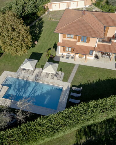 Villino Setteponti: Piscina, Barrio Residencial, Casa, Casa, Techo, Inmuebles, Recurso, Asentamientos Humanos, Césped, Villa