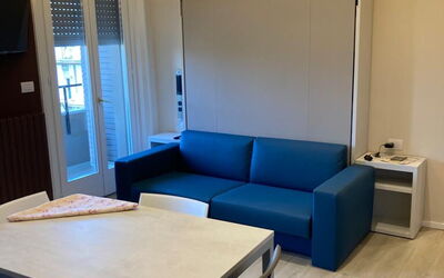 Pavia Tower 5: Mesa, Mueble, Propiedad, Sofá, Azur, Madera, Puerta, Diseño De Interiores, Piso, Sala