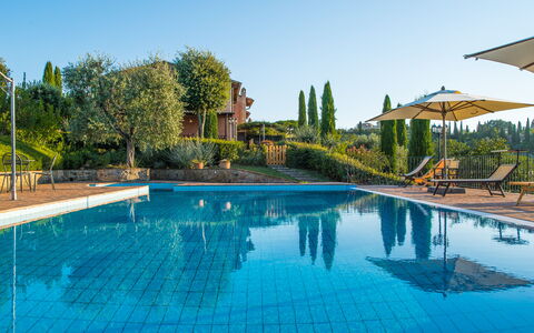 Villa i Colli: Agua, Planta, Cielo, Propiedad, Piscina, Azur, Árbol, Edificio, Mueble Para Exteriores, Ocio