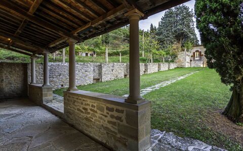 Villa Torreone: Planta, Propiedad, Árbol, Sombra, Edificio, Madera, Hierba, Bienes Raíces, Paisaje, Cabaña