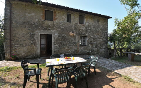Villa Antelminelli: Planta, Propiedad, Edificio, Mueble, Ventana, Mesa, Cielo, Árbol, Silla, Mesa Al Aire Libre