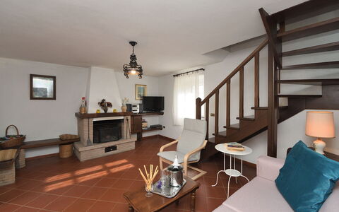 Villa Antelminelli: Marco, Propiedad, Mueble, Madera, Encendiendo, Mesa, Sofá, Suelo, Piso, Sala