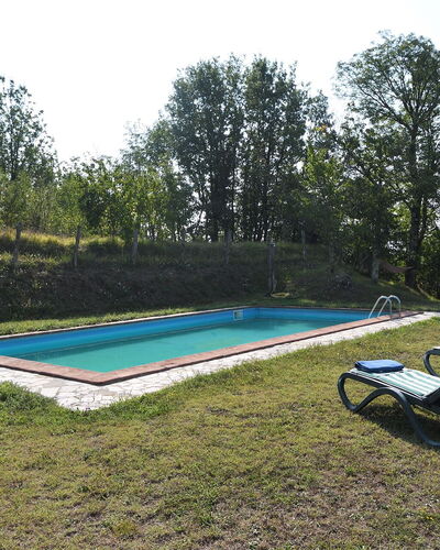 Villa Antelminelli: Planta, Cielo, Piscina, Árbol, Sombra, Mueble Para Exteriores, Banco Al Aire Libre, Rectángulo, Ocio, Hierba