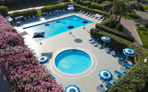 Baraka Apartments: Piscina, Recurso, Mueble Para Exteriores, Hotel, Patio, Ciudad De Vacaciones, Eco Hotel, Fuente De Agua