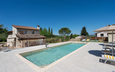 Villa Noemi: Agua, Cielo, Propiedad, Edificio, Piscina, Azur, Planta, Ventana, Árbol, Ocio