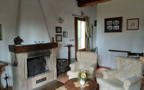 Casa Banditello: Propiedad, Mesa, Mueble, Planta, Marco, Ventana, Madera, Edificio, Sofá, Diseño De Interiores