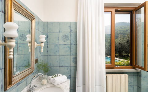 Residenza la Casuccia: Grifo, Arreglo De Tubería, Azur, Madera, Diseño De Interiores, Encendiendo, Ventana, Suelo, Baño