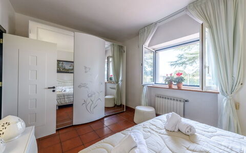 Villa Sole Martina Franca: Diseño De Interiores, Piso, Suelo, Techo, Mueble, Habitación, Casa, Cama, Departamento, Habitación