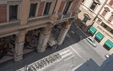 Duomo Suite: Ventana, Edificio, Diseño Urbano, Superficie De La Carretera, Coche, Fachada, Punto De Referencia, La Carretera, Ciudad, Vehículo