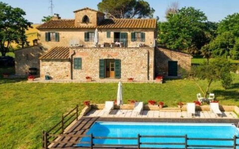Podere La Sterza: Planta, Propiedad, Edificio, Ventana, Cielo, Árbol, Agua, Naturaleza, Piscina, Casa