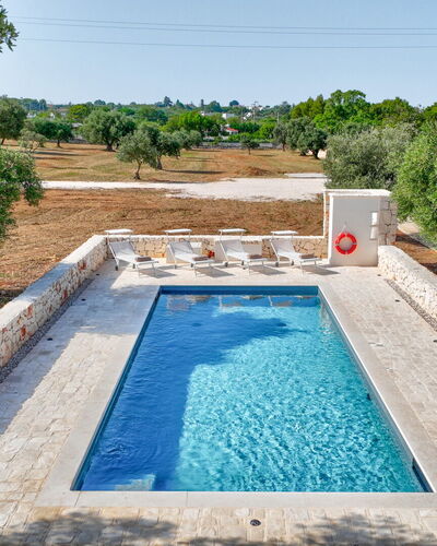 Trullo Under The Apulian Sky: Agua, Planta, Propiedad, Cielo, Piscina, Azur, Rectángulo, Árbol, Hierba, Cuerpo De Agua