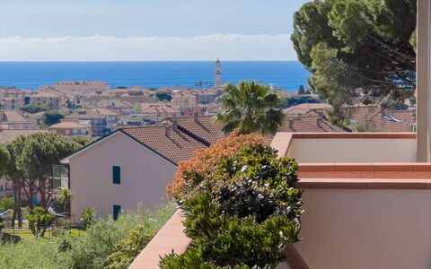 Appartamento La Castellana: Planta, Cielo, Tiempo De Día, Propiedad, Edificio, Azur, Flor, Encendiendo, Sombra, Madera
