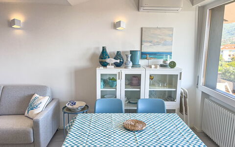 Appartamento La Castellana: Mesa, Mueble, Propiedad, Azur, Sofá, Madera, Comodidad, Diseño De Interiores, Suelo, Piso