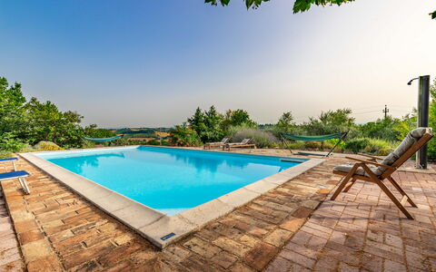 Casa Bellavista: Agua, Cielo, Planta, Edificio, Propiedad, Piscina, Azur, Árbol, Sombra, Rectángulo
