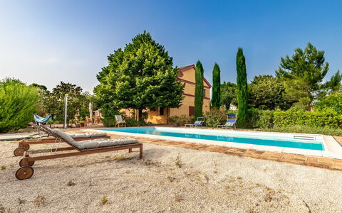 Casa Bellavista: Cielo, Planta, Árbol, Superficie De La Carretera, El Terreno Del Lote, Casa, Hierba, Madera, Ocio, Sombra
