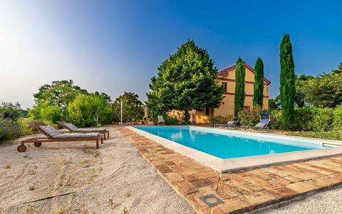 Casa Bellavista: Cielo, Planta, Propiedad, Edificio, Agua, Azur, Piscina, Árbol, Madera, Casa