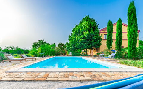 Casa Bellavista: Cielo, Planta, Agua, Edificio, Tiempo De Día, Propiedad, Azur, Piscina, Arquitectura, Árbol