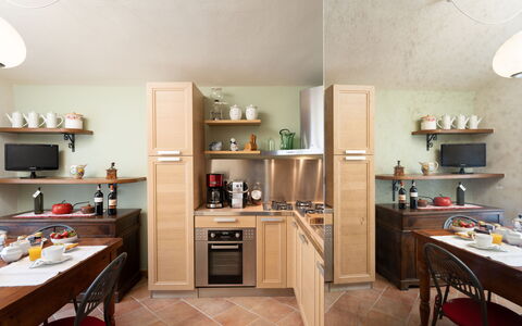 Villa Di Pillo: Mueble, Mesa, Gabinetes, Estante, Madera, Mostrador, Estantería, Cocina, Edificio, Suelo
