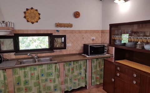 Relax: Propiedad, Gabinetes, Mostrador, Madera, Electrodoméstico, Encendiendo, Diseño De Interiores, Aparato De Cocina, Cocina, Cajón