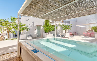 La Bigola - Arya Nobile Dimora: Propiedad, Planta, Edificio, Piscina, Sombra, Diseño De Interiores, Arquitectura, Mueble Para Exteriores, Agua, Silla