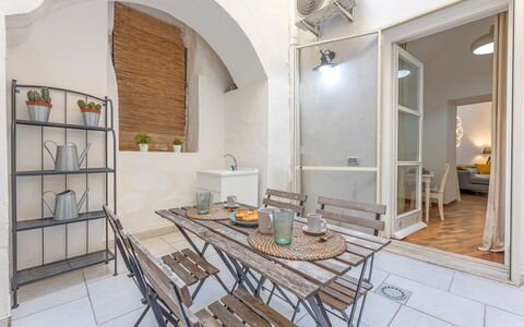 Corte Tiso: Mueble, Edificio, Mesa, Silla, Madera, Marco, Diseño De Interiores, Sofá, Piso, Suelo