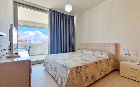 Suite Le Vele: Piso, Suelo, Diseño De Interiores, Madera, Techo, Departamento, Habitación, Habitación, Cama, Sábana
