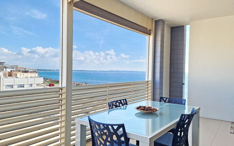 Suite Le Vele: Diseño De Interiores, Suelo, Piso, Departamento, Mueble, Mar, Vaso, Techo, Balcón, Oceano