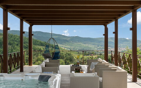 Villa Castelluccio - Arezzo, Toscana: Cielo, Propiedad, Agua, Maceta, Planta, Azur, Sombra, Mueble Para Exteriores, Diseño De Interiores, Arquitectura