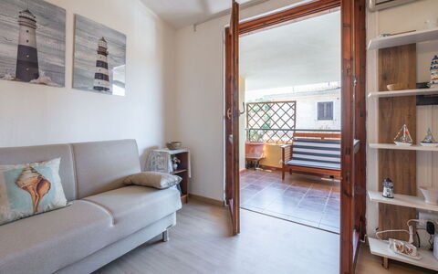 Il Faro Blu: Mueble, Comodidad, Madera, Textil, Diseño De Interiores, Piso, Edificio, Suelo, Sombra, Estante