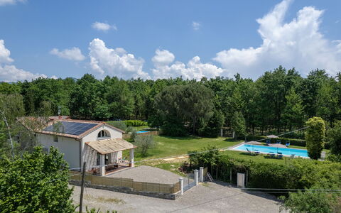Villa Le Selve: Nube, Planta, Cielo, Edificio, Árbol, El Terreno Del Lote, Casa, Arquitectura, Cabaña, Paisaje Natural