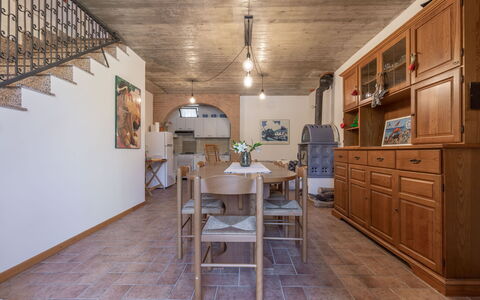 Casa Tramonti: Propiedad, Gabinetes, Mueble, Mesa, Madera, Cajón, Silla, Diseño De Interiores, Piso, Suelo