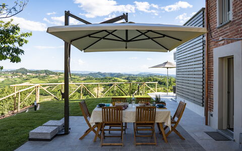 Relais Casa Clara - Roero - Langhe, Piemonte: Cielo, Nube, Propiedad, Mueble, Planta, Sombra, Mesa, Edificio, Mueble Para Exteriores, Ventana