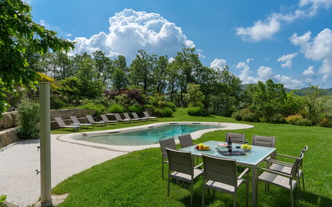 Villa Torre Delle Rose - Firenzuola, Private Pool,: Nube, Cielo, Planta, Propiedad, Agua, Mesa, Árbol, Paisaje Natural, Sombra, Vegetación