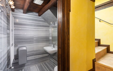 Villa Torre Delle Rose - Firenzuola, Private Pool,: Edificio, Arreglo De Tubería, Madera, Lavabo, Grifo, Diseño De Interiores, Piso, Suelo, Baño