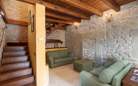 Villa Torre Delle Rose - Firenzuola, Private Pool,: Madera, Diseño De Interiores, Arquitectura, Sofá, Suelo, Piso, Edificio, Bienes Raíces, Árbol, Haz