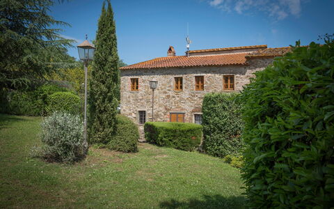 Fonte Nuova - Badia Agnano, Toscana: Planta, Cielo, Ventana, Edificio, Vegetación, El Terreno Del Lote, Paisaje Natural, Árbol, Hierba, Cabaña
