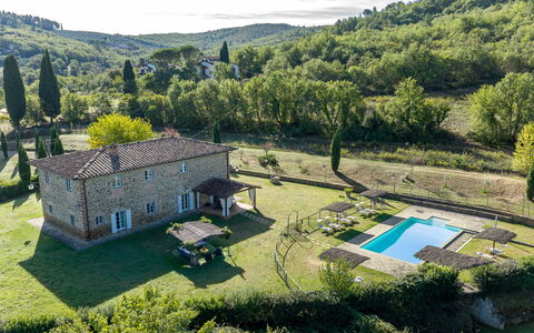 Villa Leopolda Selvarella: Inmuebles, Jardín, Casa De Campo, Césped, Patio Interior, Yarda, Paisajismo, Plantación, Villa, Piscina