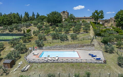 Casa Anita - Castellina In Chianti - Granaio, Tosc: Nube, Planta, Cielo, Árbol, Naturaleza, El Terreno Del Lote, Diseño Urbano, Hierba, Paisaje, Ocio