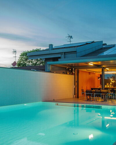Villa Dalia Venezia: Agua, Cielo, Propiedad, Planta, Piscina, Azur, Nube, Sombra, Edificio, Mueble Para Exteriores